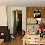 Grand Bois Cles Blanches 公寓式酒店 拉达尼亚