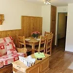 Grand Bois Cles Blanches 公寓式酒店 拉达尼亚
